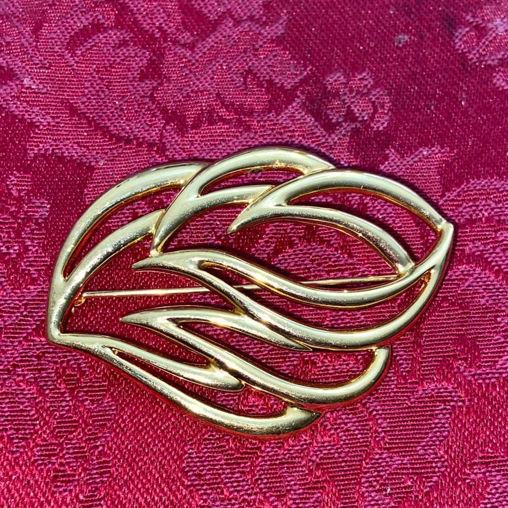 Vintage MONET Gold Tone Alloy Fancy Broach